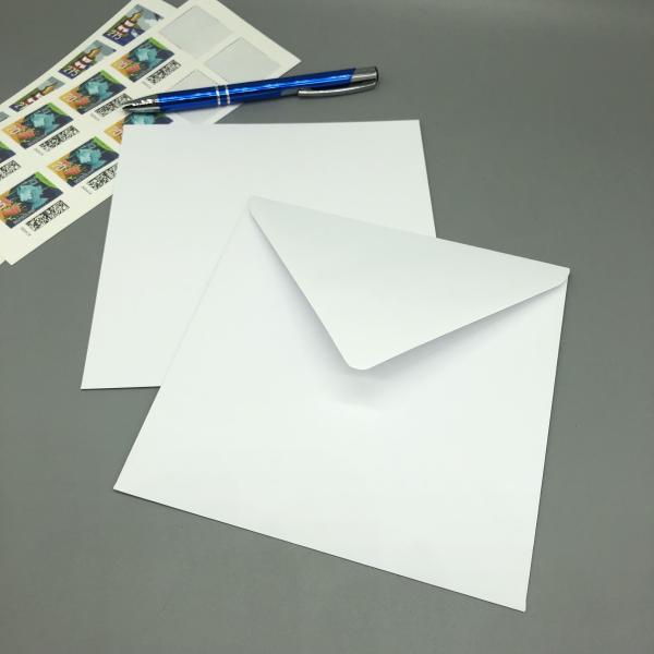 Kuvert quadratisch weiß Klappe Vorderseite Rückseite Briefmarken